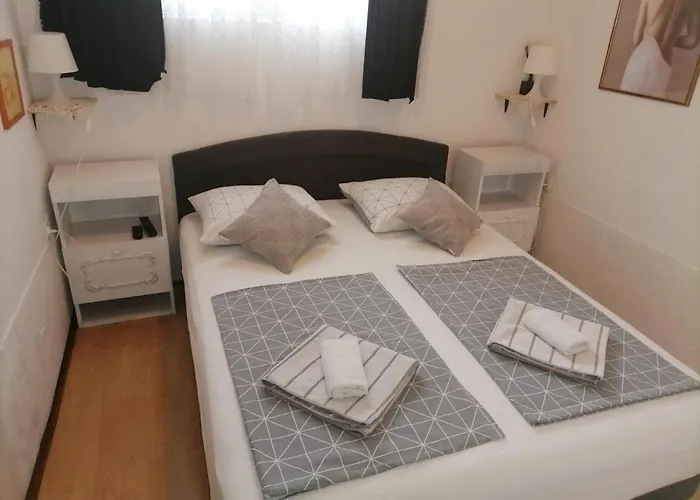 Mara Konukevi Skradin