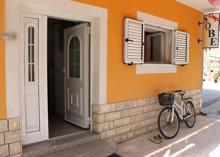 Mara Konukevi Skradin